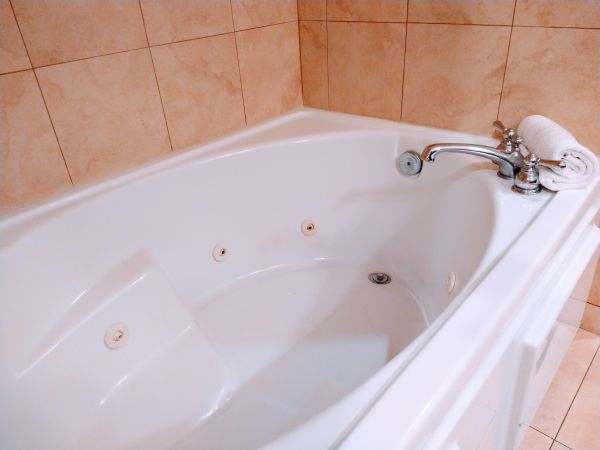 Acrylic Tub Installation in Valparaiso
