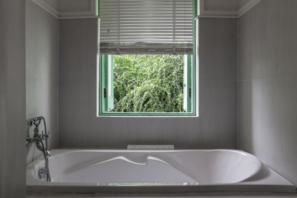Fiberglass Tub Installation in Valparaiso